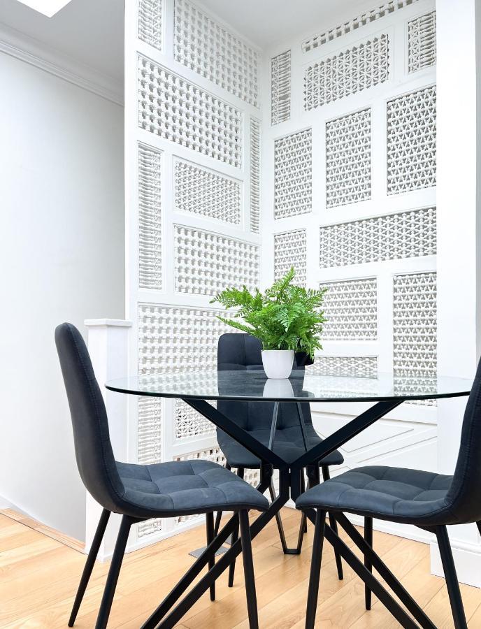Museum St Soho Townhouse Apartment *